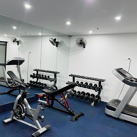 May De Ville Crown Hotel Hanoi Dış mekan fotoğraf A gym in a hotel