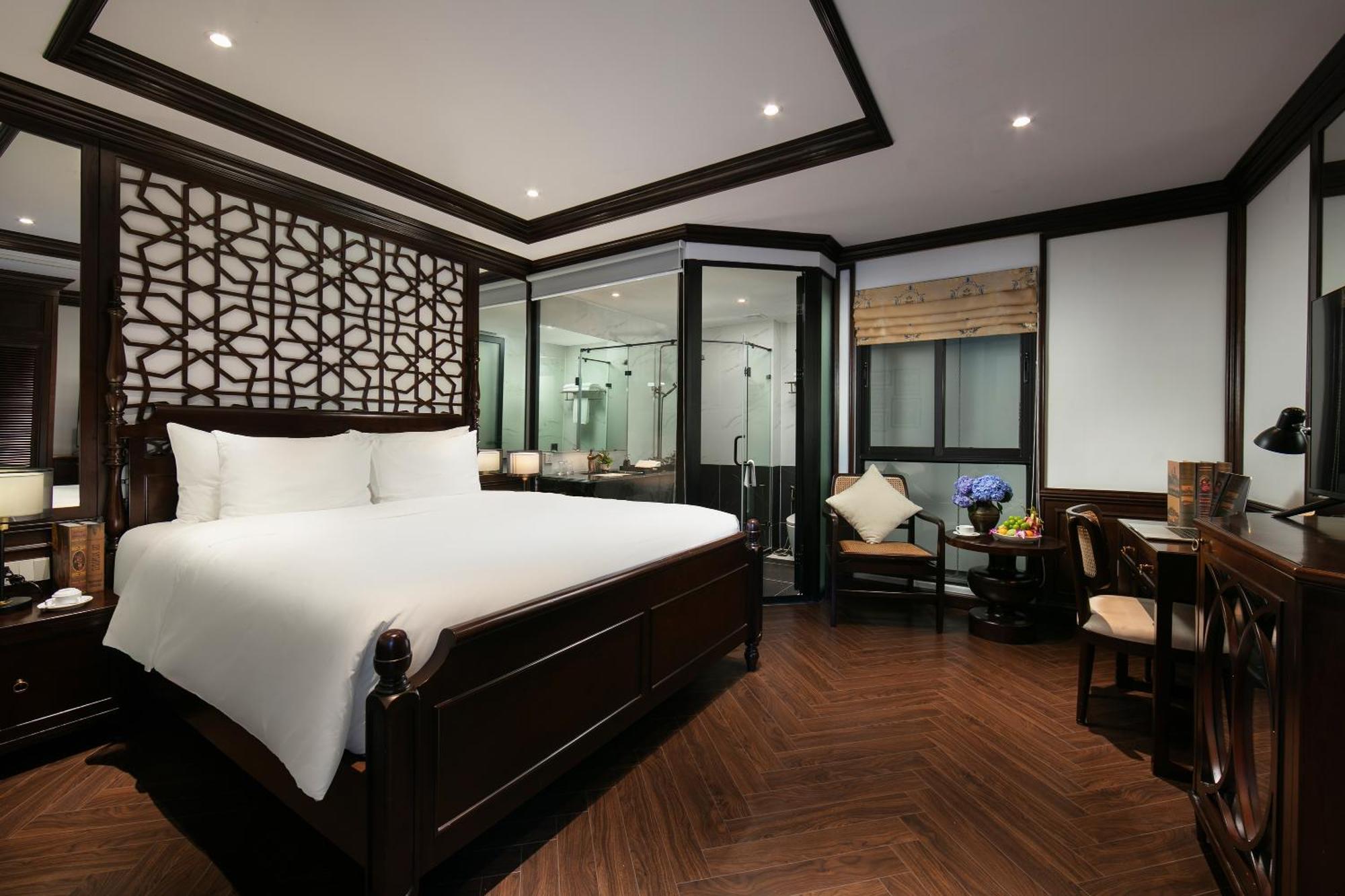 May De Ville Crown Hotel Hanoi Dış mekan fotoğraf Deluxe Suite
