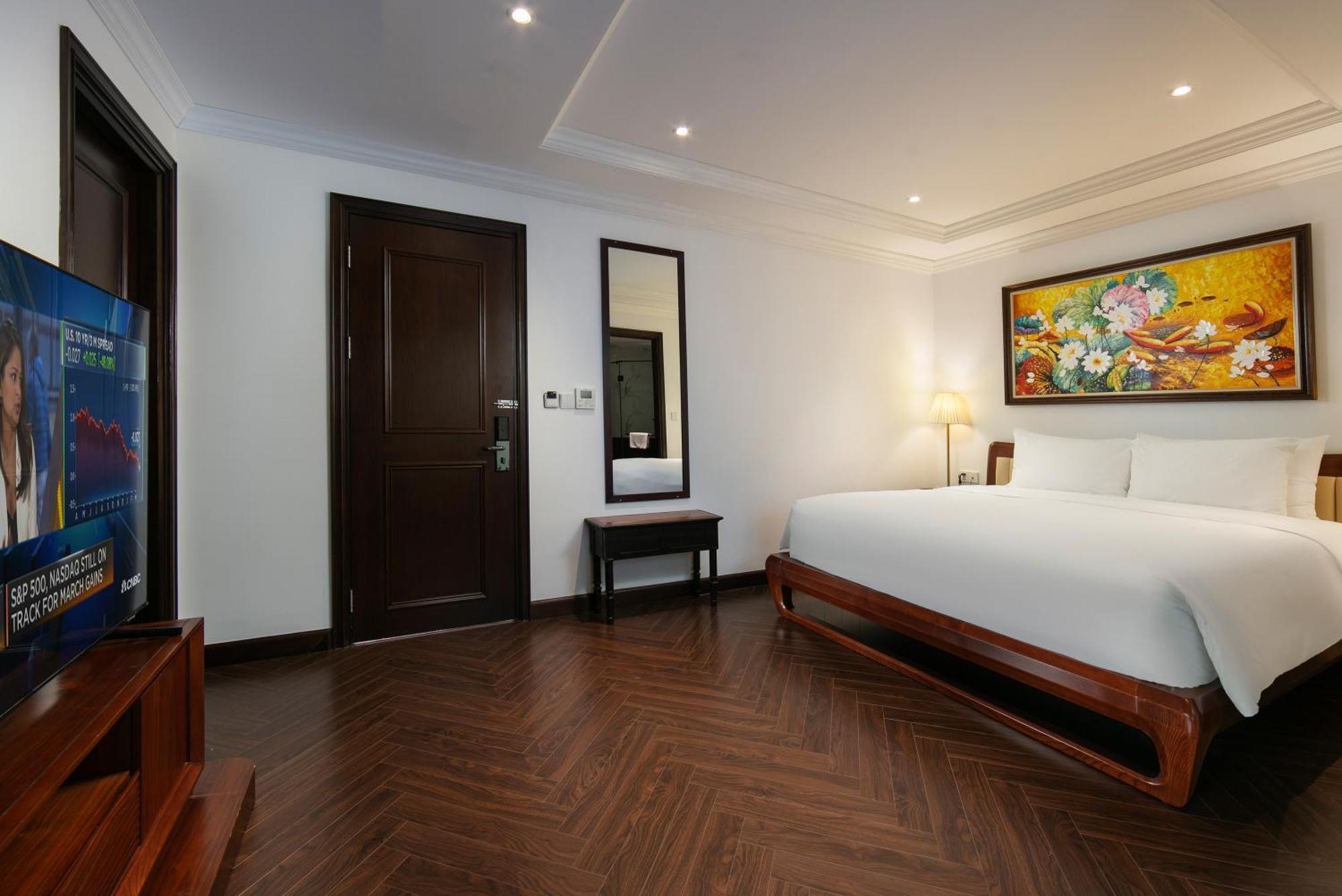 May De Ville Crown Hotel Hanoi Dış mekan fotoğraf Deluxe Room