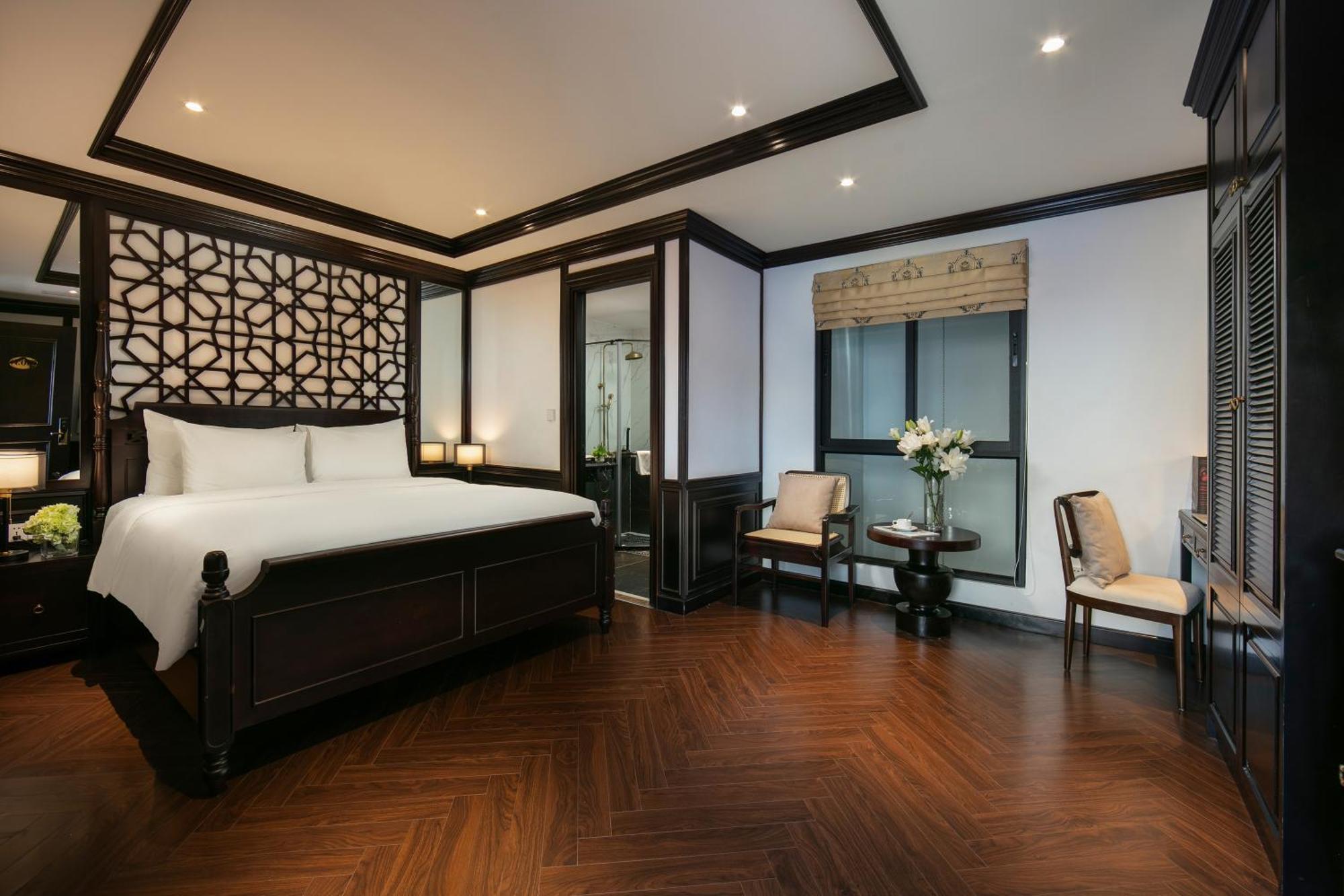 May De Ville Crown Hotel Hanoi Dış mekan fotoğraf Deluxe Suite