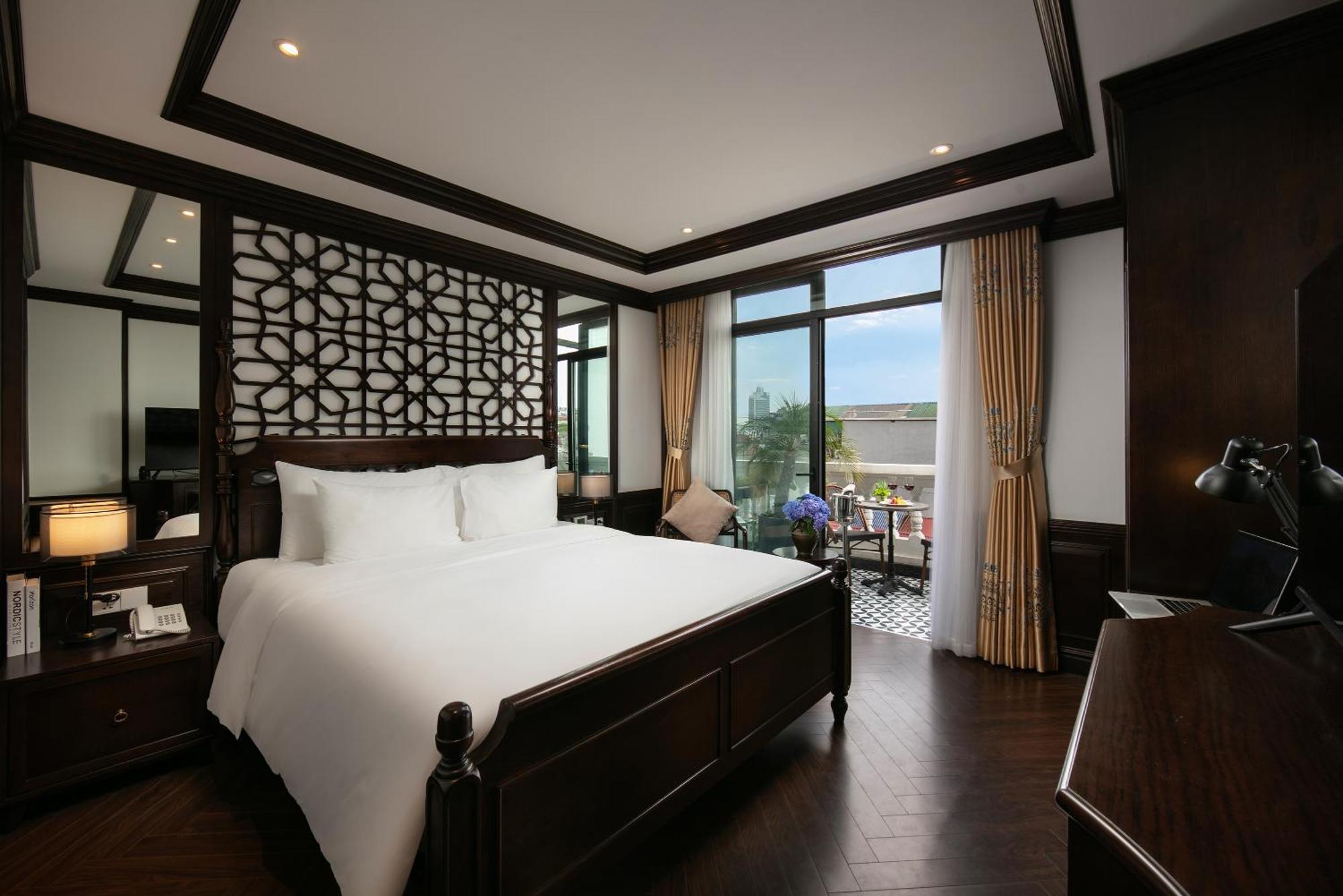 May De Ville Crown Hotel Hanoi Dış mekan fotoğraf Deluxe Suite