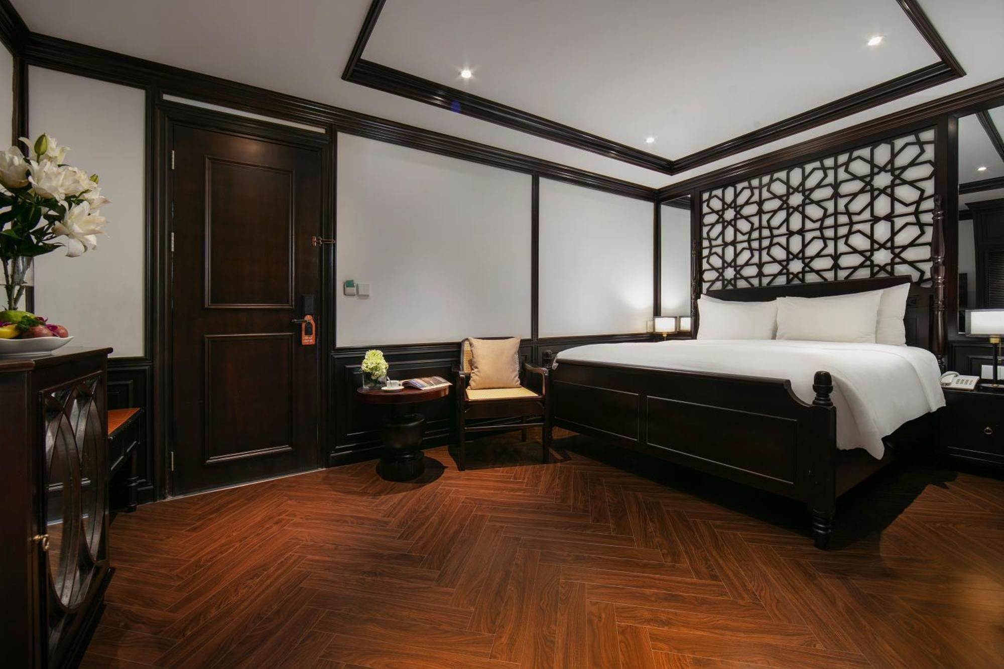 May De Ville Crown Hotel Hanoi Dış mekan fotoğraf Deluxe Suite