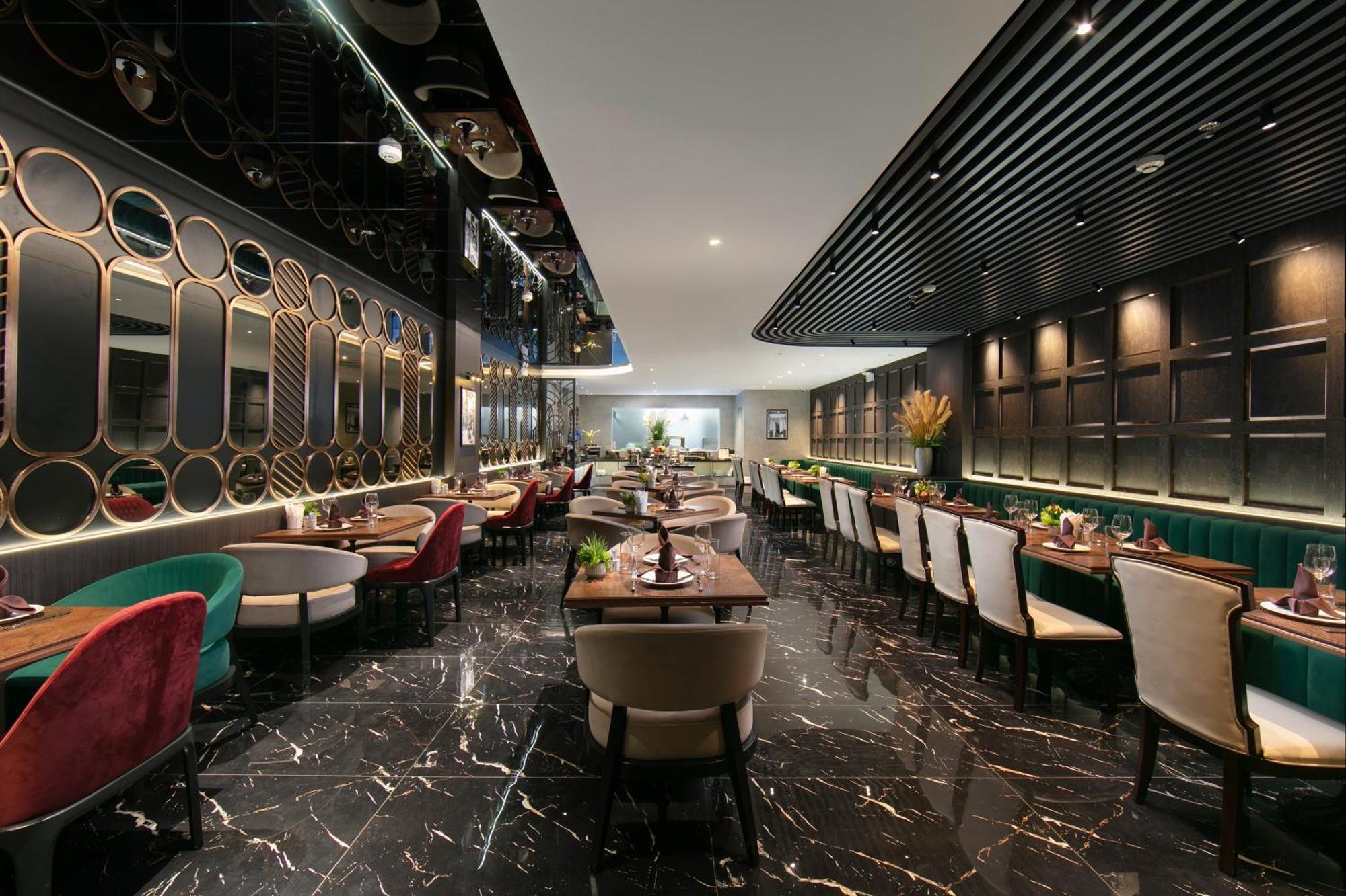 May De Ville Crown Hotel Hanoi Dış mekan fotoğraf 3D rendering of a restaurant interior