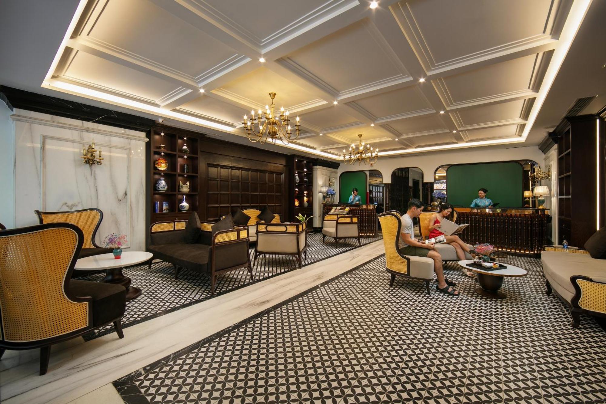May De Ville Crown Hotel Hanoi Dış mekan fotoğraf The lobby of the hotel
