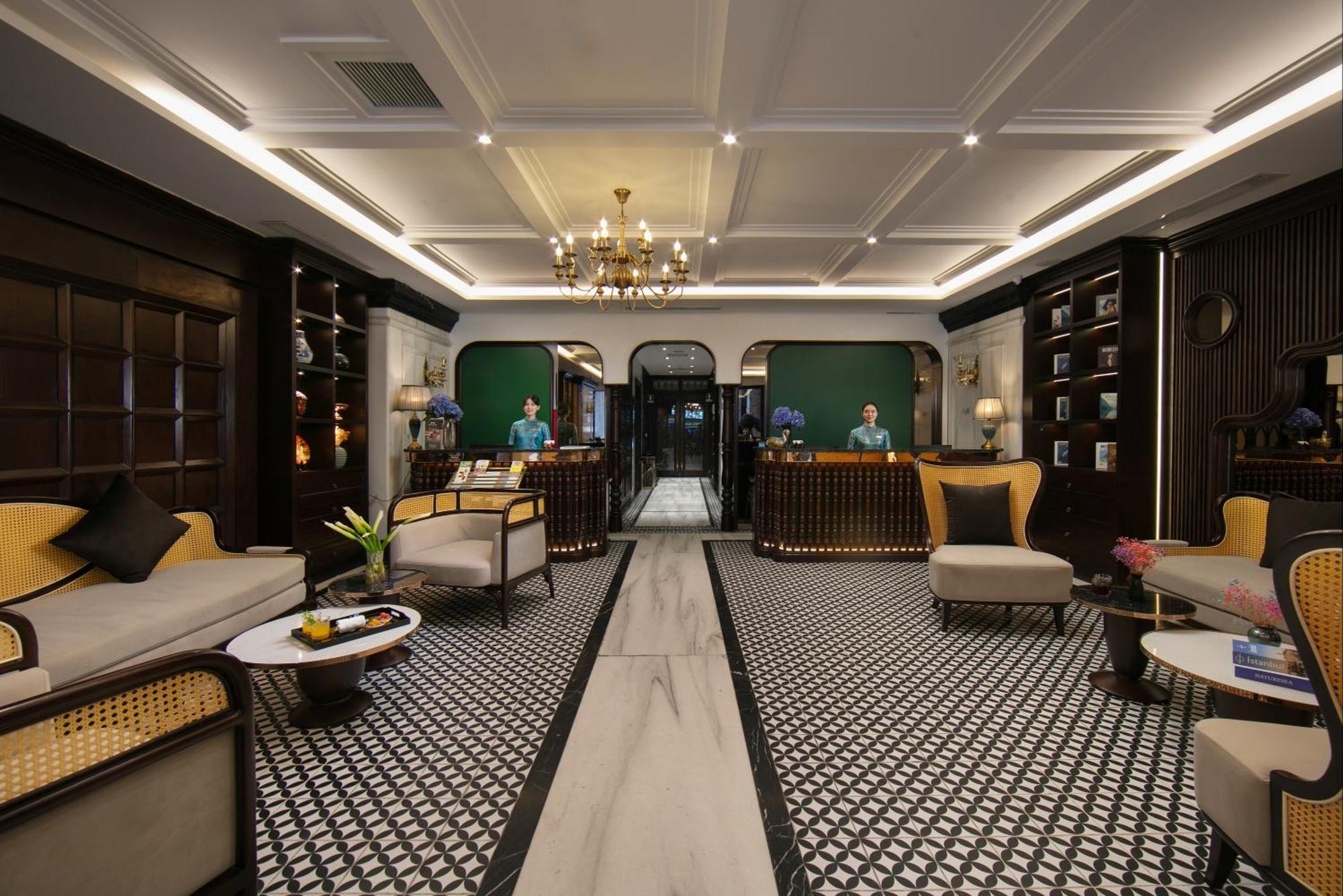 May De Ville Crown Hotel Hanoi Dış mekan fotoğraf The lobby of the hotel