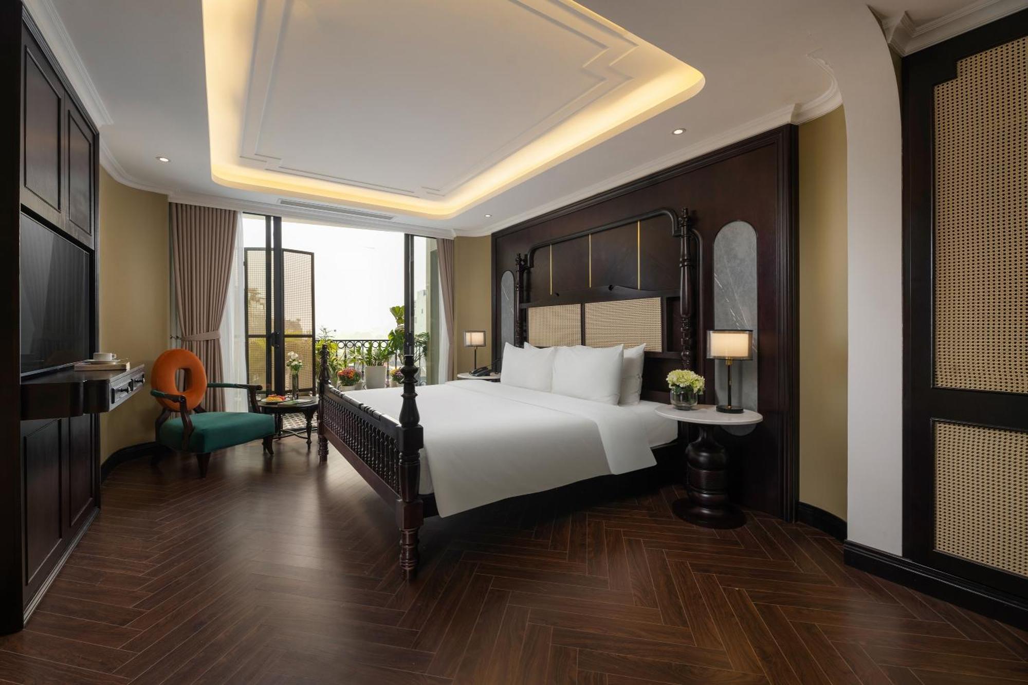 May De Ville Crown Hotel Hanoi Dış mekan fotoğraf Deluxe Suite